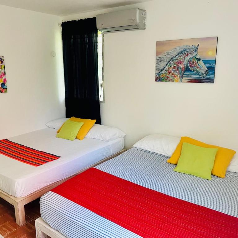Economic Apartments & Rooms next to the beach - Habitación Cuádruple Económica con baño compartido - 1
