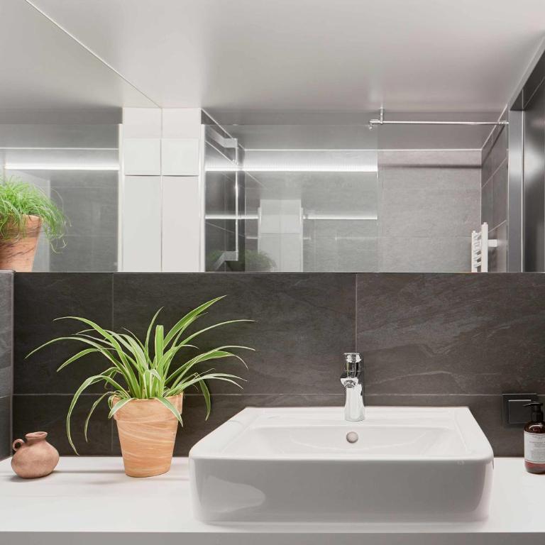 WunderLocke Munich - Junior Suite with Terrace & Skyline View - 3
