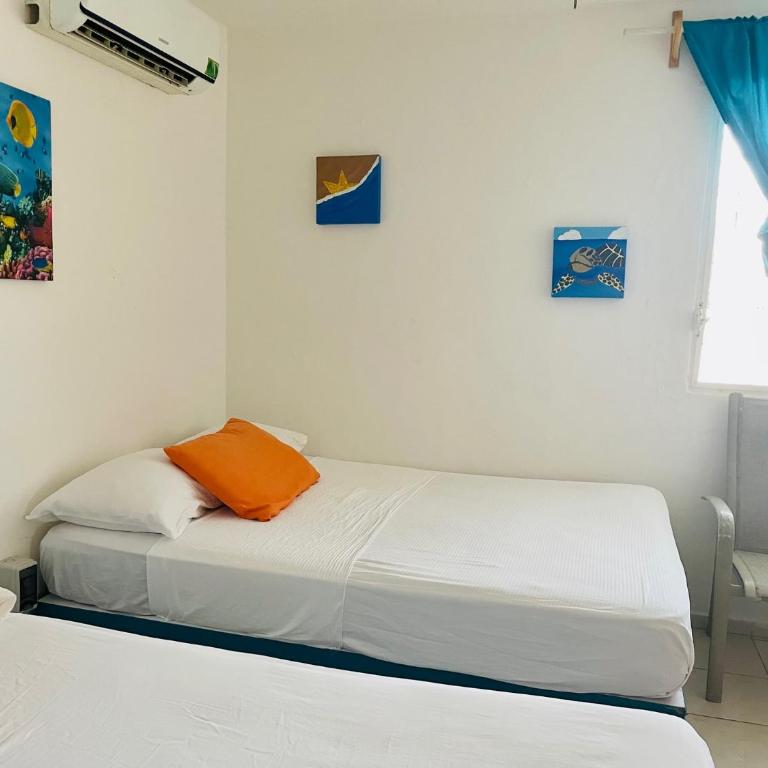 Economic Apartments & Rooms next to the beach - Habitación Cuádruple Económica con baño compartido - 2