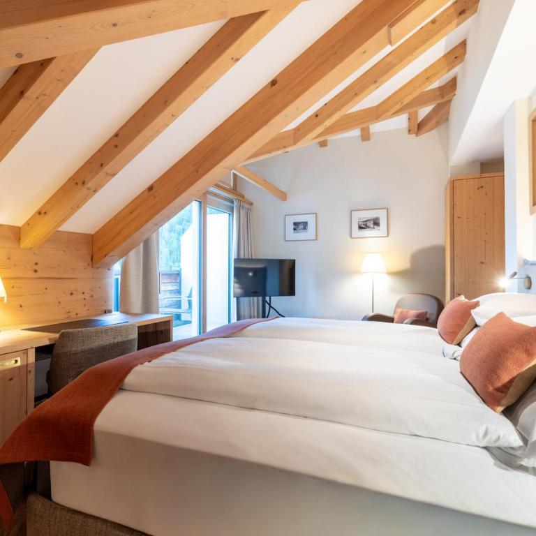 Hotel Albris - Doppelzimmer mit Bergblick - 3