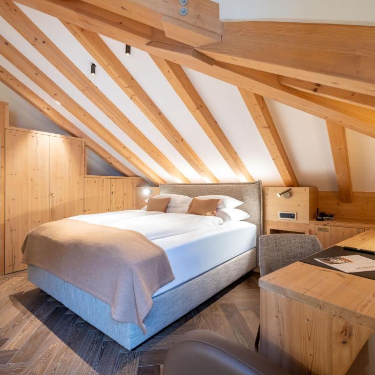 Hotel Albris - Doppelzimmer mit Bergblick - 4