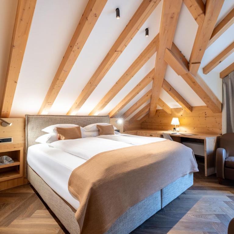 Hotel Albris - Doppelzimmer mit Bergblick - 5