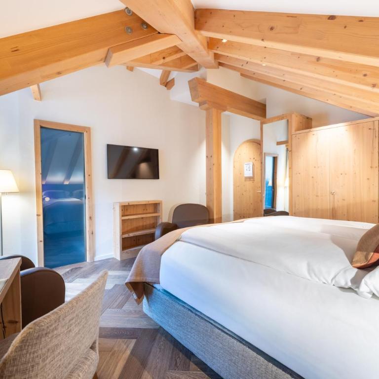 Hotel Albris - Doppelzimmer mit Bergblick - 7