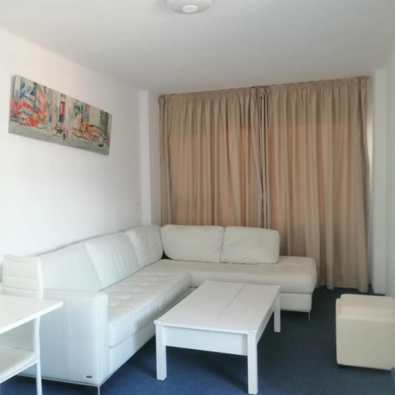 Habitación preciosa grande centro malaga justo enfrente del centro comercial VIALIA también del centro comercial LARIOS y la estación de tren María zambrano también cerca a la playa - Doppelzimmer - 26