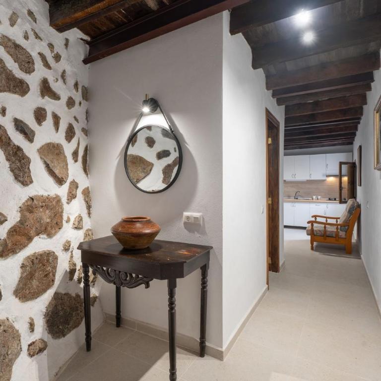 Charming Farmhouse Retreat in Arona with Stunning Views - Casa - 11