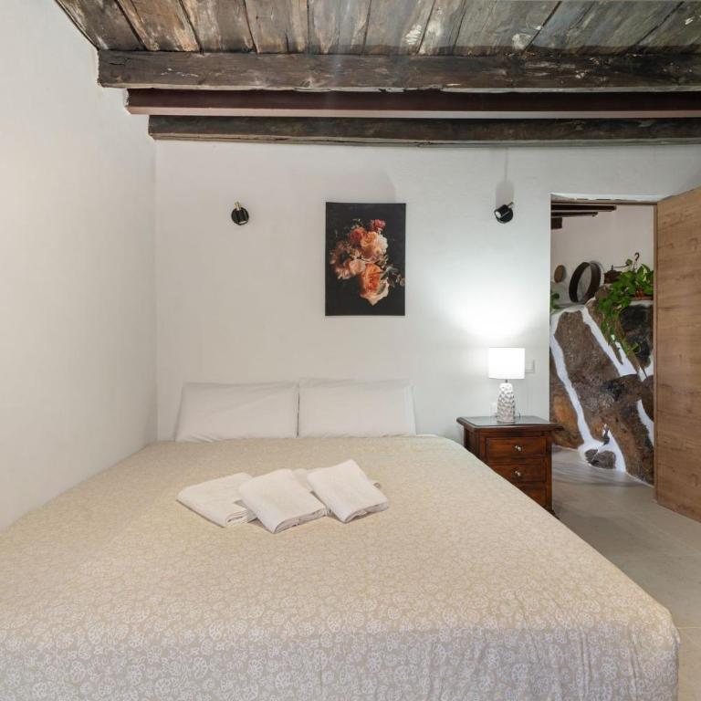 Charming Farmhouse Retreat in Arona with Stunning Views - Casa - 17