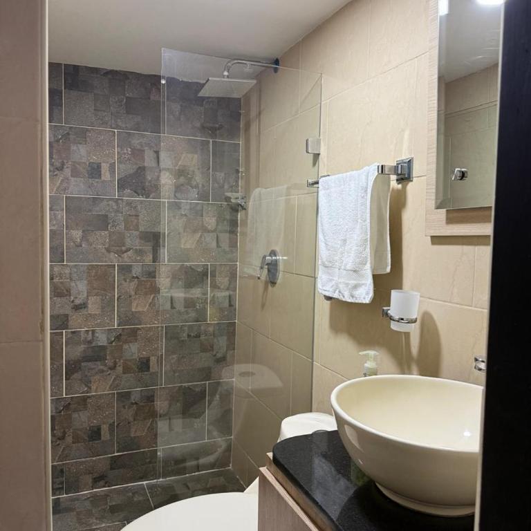 Apartamento en el poblado , manila 4 - Three-Bedroom Apartment - 4