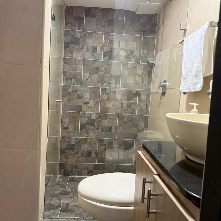 Apartamento en el poblado , manila 4 - Three-Bedroom Apartment - 9