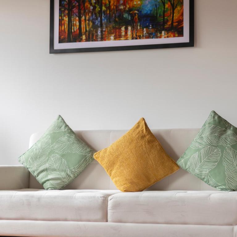 Comfort Apartment - 7 min to city center - Three-Bedroom Apartment - 11