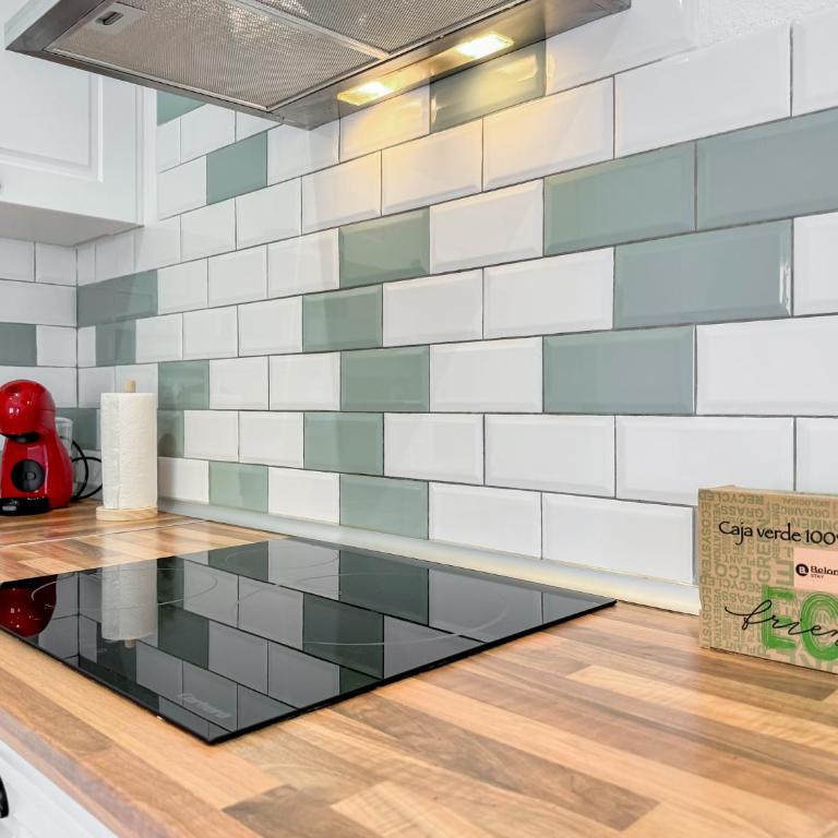 Proa Apartments by Stay Belonio - Deluxe Apartment mit Balkon und 2 Schlafzimmern - 18