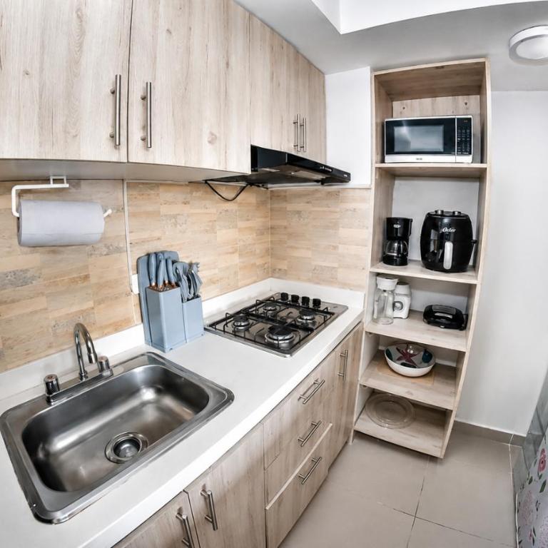 Torre 811 Cartagena - Cerca al Mar y Piscina - Three-Bedroom Apartment - 3