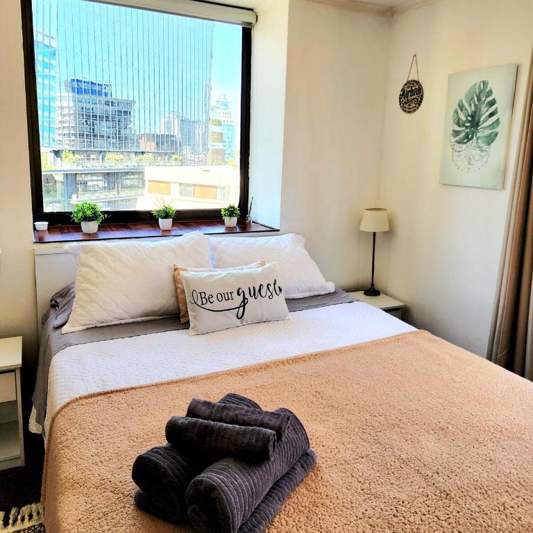 El Golf Floor 10 Costanera Center and views of the MUT - One-Bedroom Apartment - 10
