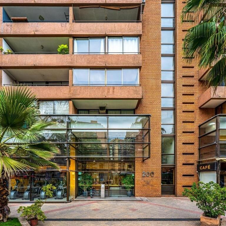 El Golf Floor 10 Costanera Center and views of the MUT - One-Bedroom Apartment - 16