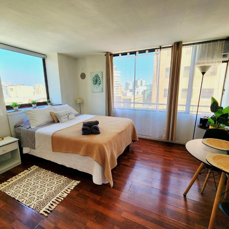 El Golf Floor 10 Costanera Center and views of the MUT - One-Bedroom Apartment - 21