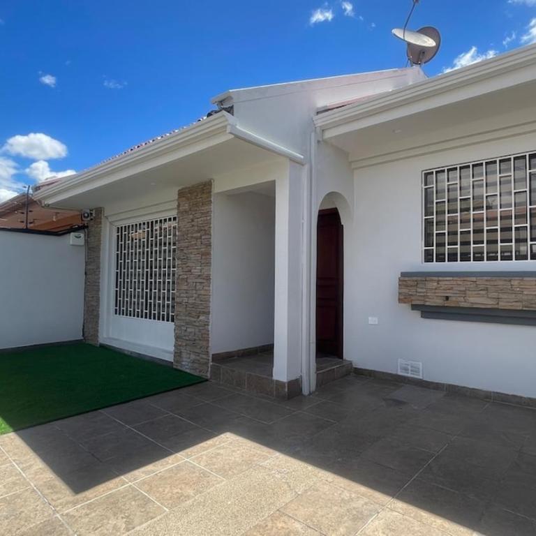 Prime Stay, Brightness House, 10 min Cuenca Centro - Villa - 10
