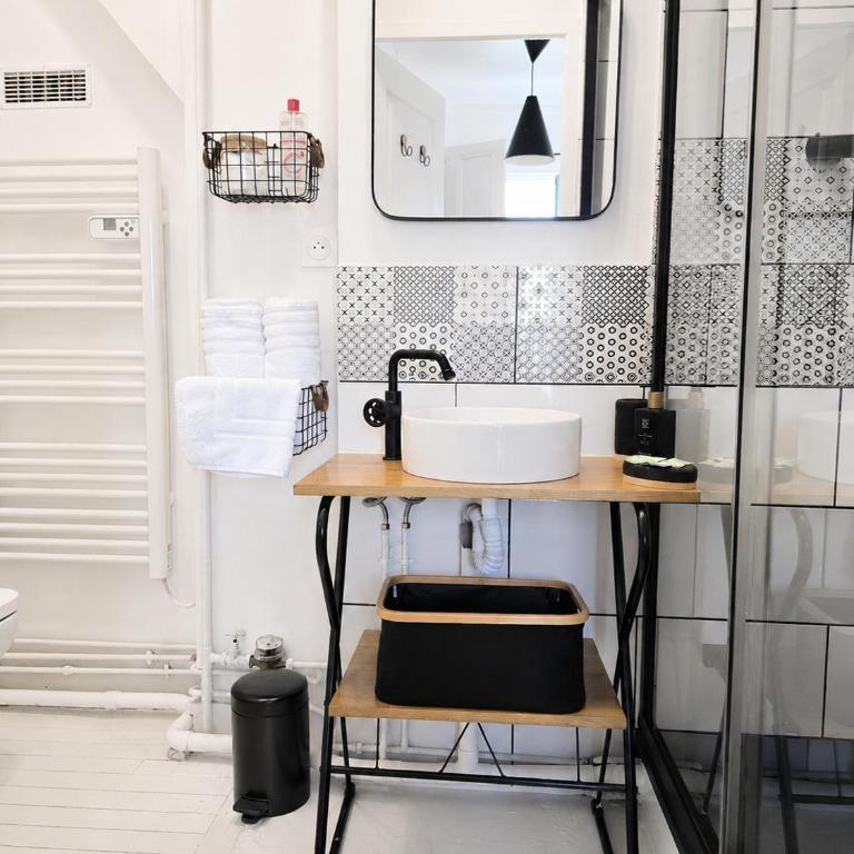 Le cœur de Troyes - Appartement & Studio - Studio with Balcony - 4