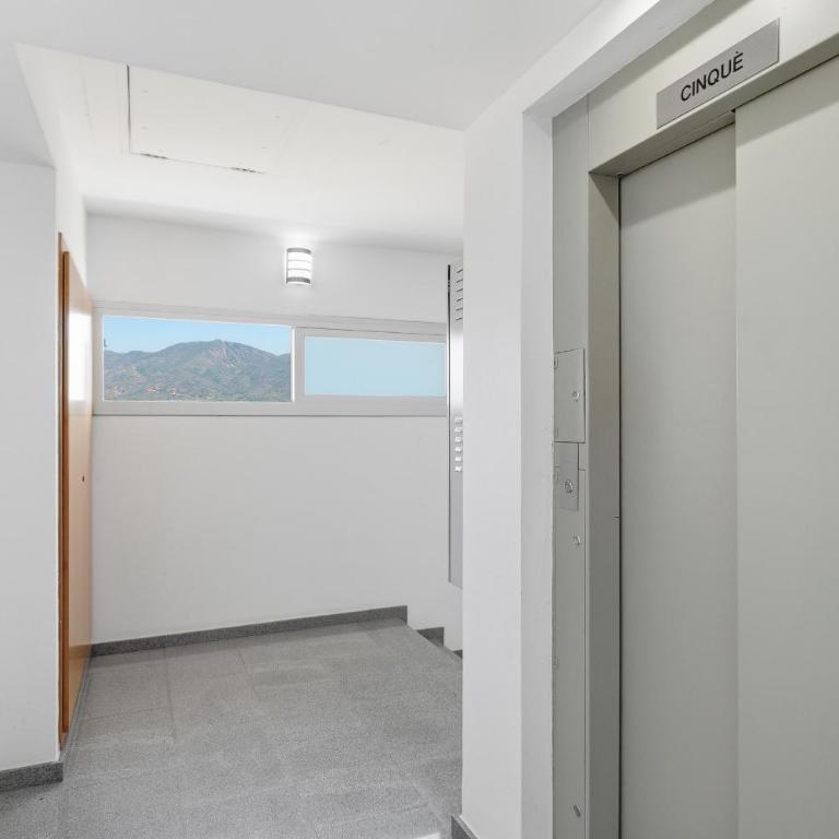 Apartamento ático con solárium a 5 min de la playa y vistas al mar - Apartamento de 2 dormitorios - 28