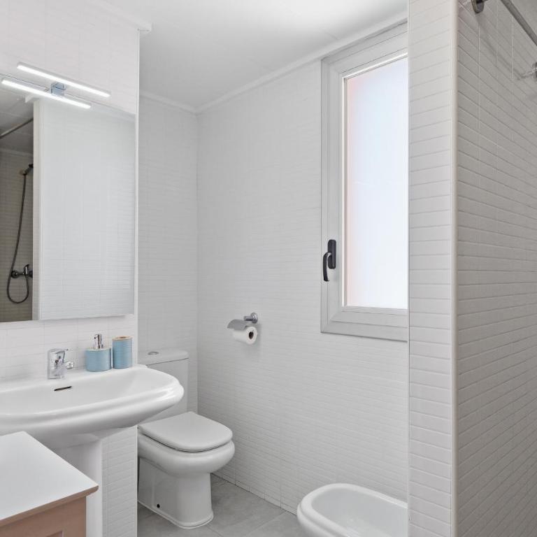 Apartamento ático con solárium a 5 min de la playa y vistas al mar - Apartamento de 2 dormitorios - 20