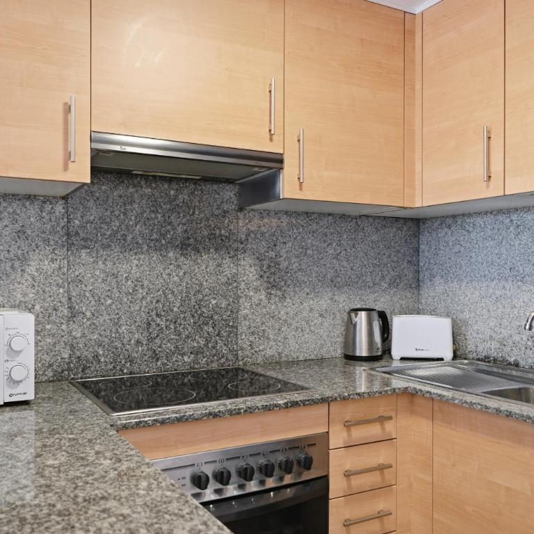 Apartamento ático con solárium a 5 min de la playa y vistas al mar - Apartamento de 2 dormitorios - 25