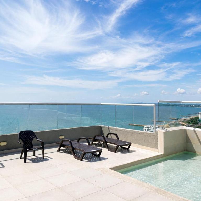 Torre 811 Cartagena - Cerca al Mar y Piscina - Three-Bedroom Apartment - 16