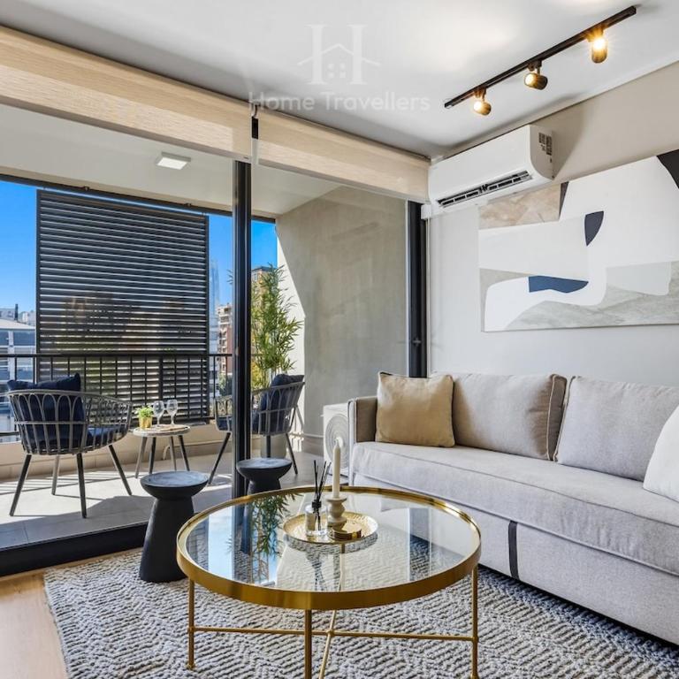 HT terrace with AC close to cafes and restaurants - One-Bedroom Apartment - 4