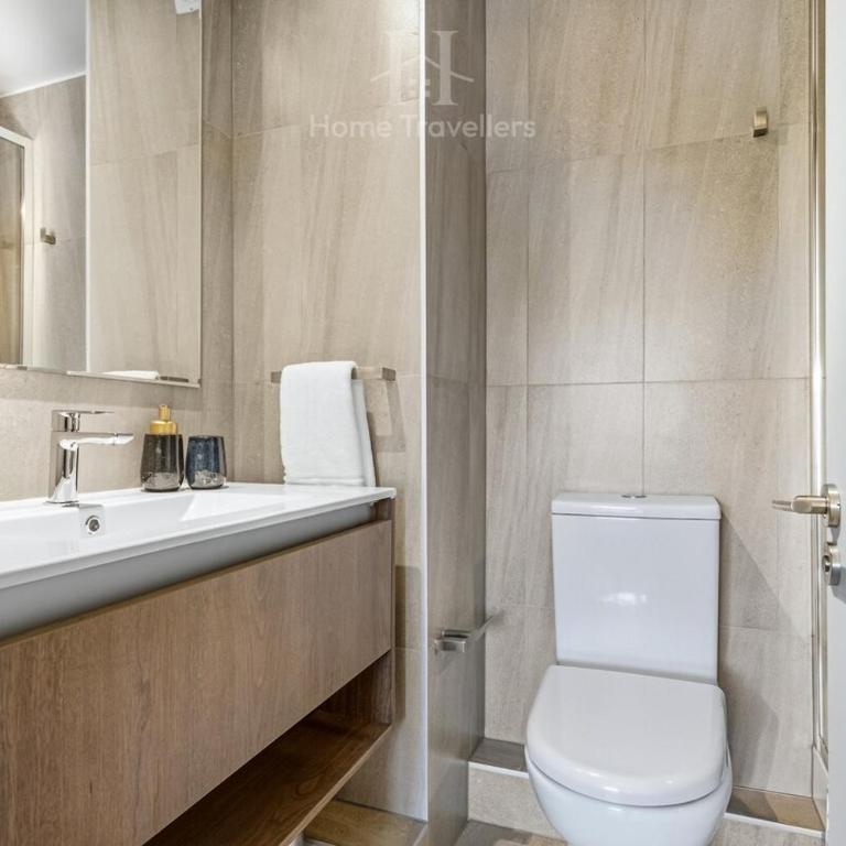 HT terrace with AC close to cafes and restaurants - One-Bedroom Apartment - 11