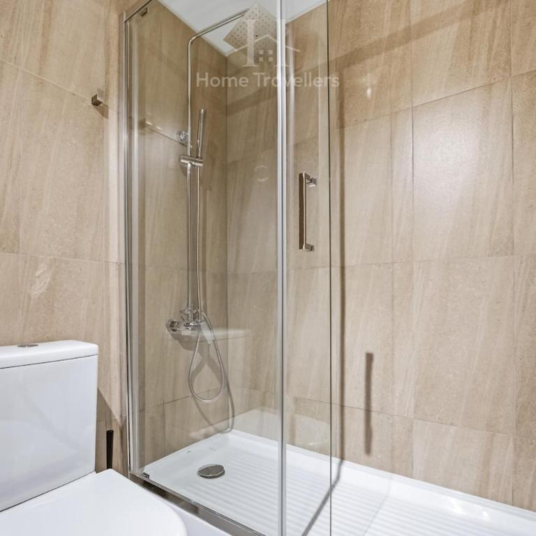 HT terrace with AC close to cafes and restaurants - One-Bedroom Apartment - 13