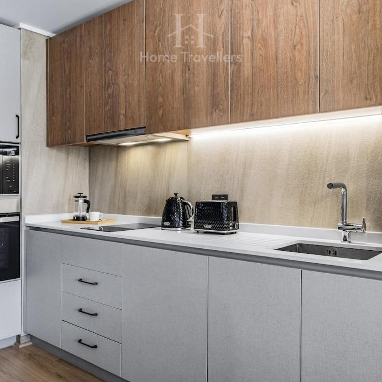 HT terrace with AC close to cafes and restaurants - One-Bedroom Apartment - 25