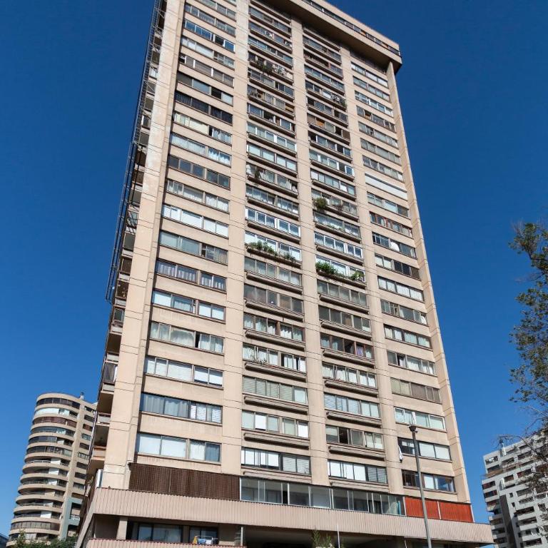 Dpto de 4 dormitorios con aire acondicionado a pasos del Parque Arauco - Apartment - 9