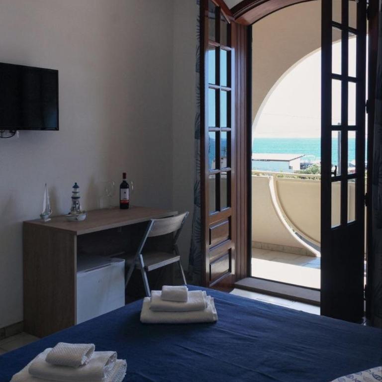 Maison du Soleil - Camera Matrimoniale Deluxe con Balcone e Vista Mare - 11