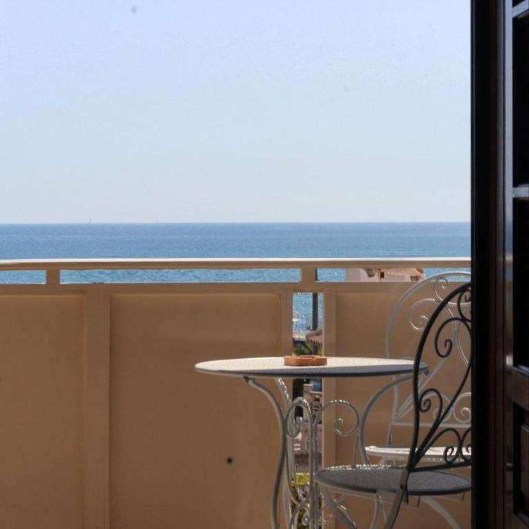 Maison du Soleil - Camera Matrimoniale Deluxe con Balcone e Vista Mare - 6