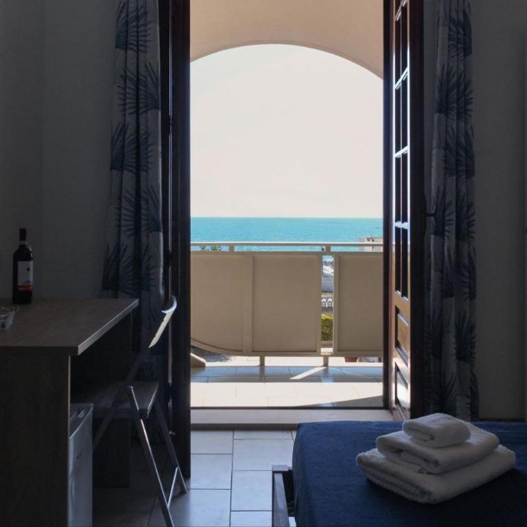 Maison du Soleil - Camera Matrimoniale Deluxe con Balcone e Vista Mare - 8