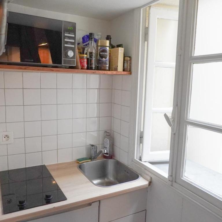 12 Cozy Studio in heart of Paris near Louvre & Metro - Studio-Apartment - 8
