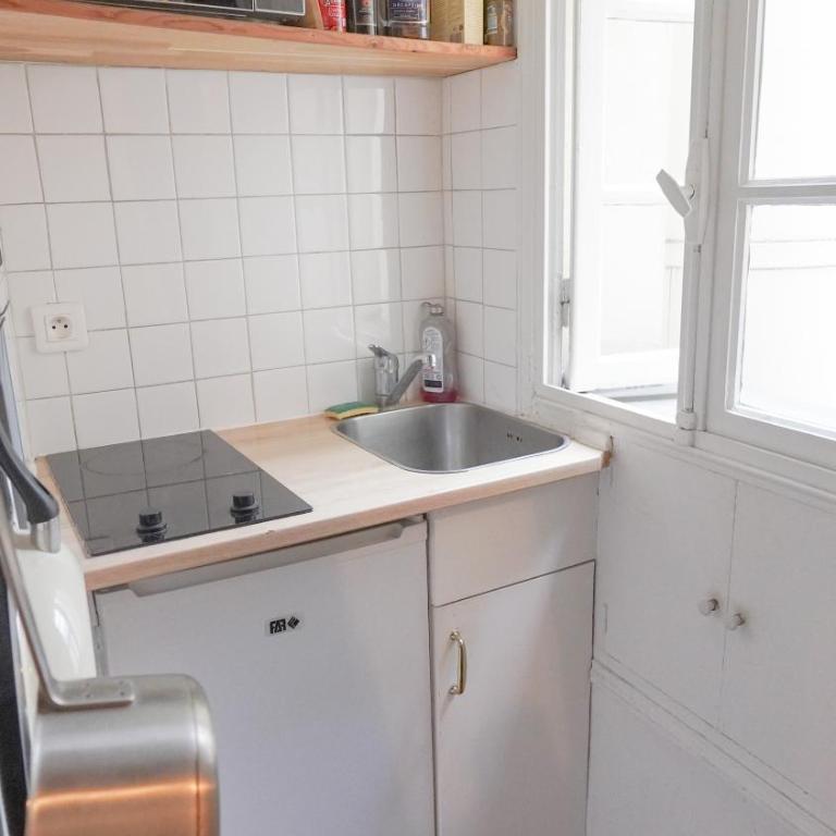 12 Cozy Studio in heart of Paris near Louvre & Metro - Studio-Apartment - 9