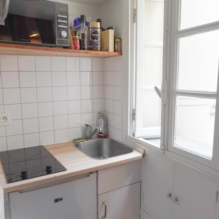 12 Cozy Studio in heart of Paris near Louvre & Metro - Studio-Apartment - 10