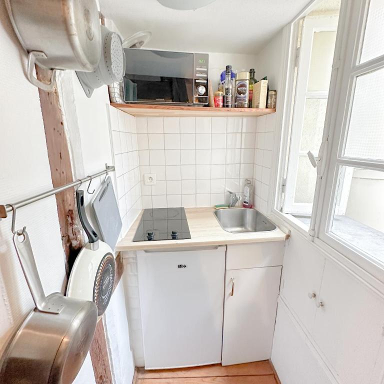 12 Cozy Studio in heart of Paris near Louvre & Metro - Studio-Apartment - 7