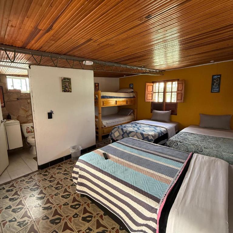 Hospedaje El Encanto - Habitación Triple con baño privado - 1