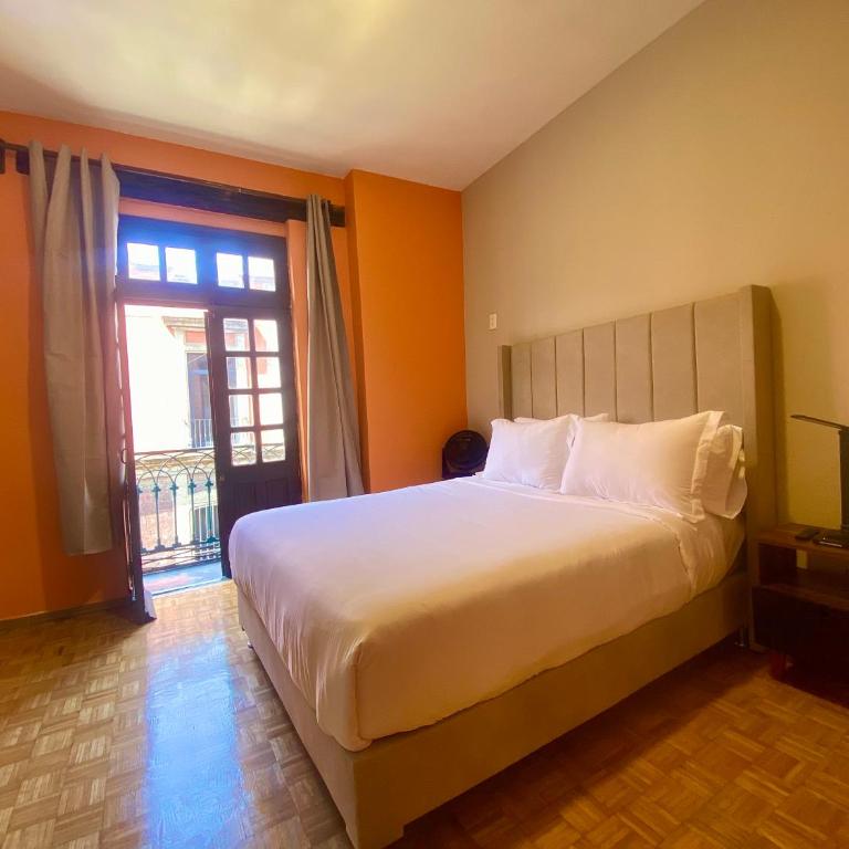 Casa Regina CDMX - Habitación Doble Deluxe con balcón - 2