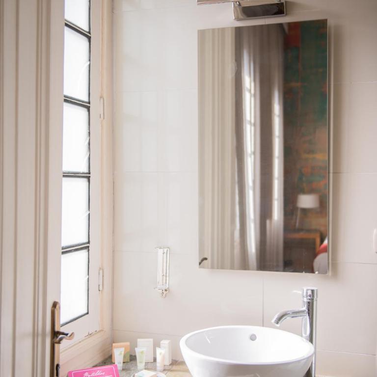 Matildas Hotel Boutique - Habitación con cama grande y vistas al jardín - 2