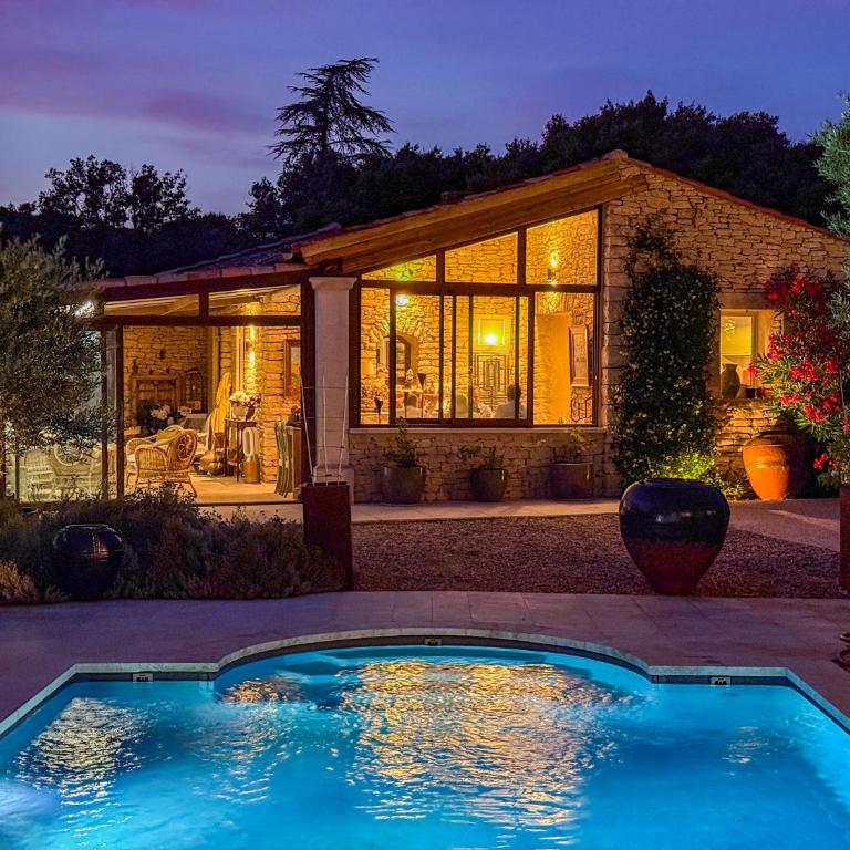 Mas provençal avec piscine à 10 minutes à pieds du village de Gordes - Villa con 3 Camere da Letto - 38