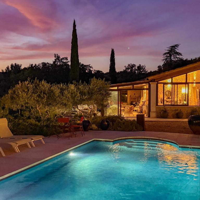Mas provençal avec piscine à 10 minutes à pieds du village de Gordes - Villa con 3 Camere da Letto - 39