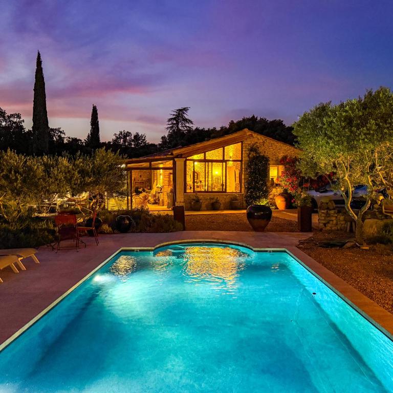 Mas provençal avec piscine à 10 minutes à pieds du village de Gordes - Villa con 3 Camere da Letto - 1