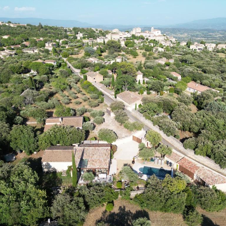 Mas provençal avec piscine à 10 minutes à pieds du village de Gordes - Villa con 3 Camere da Letto - 41