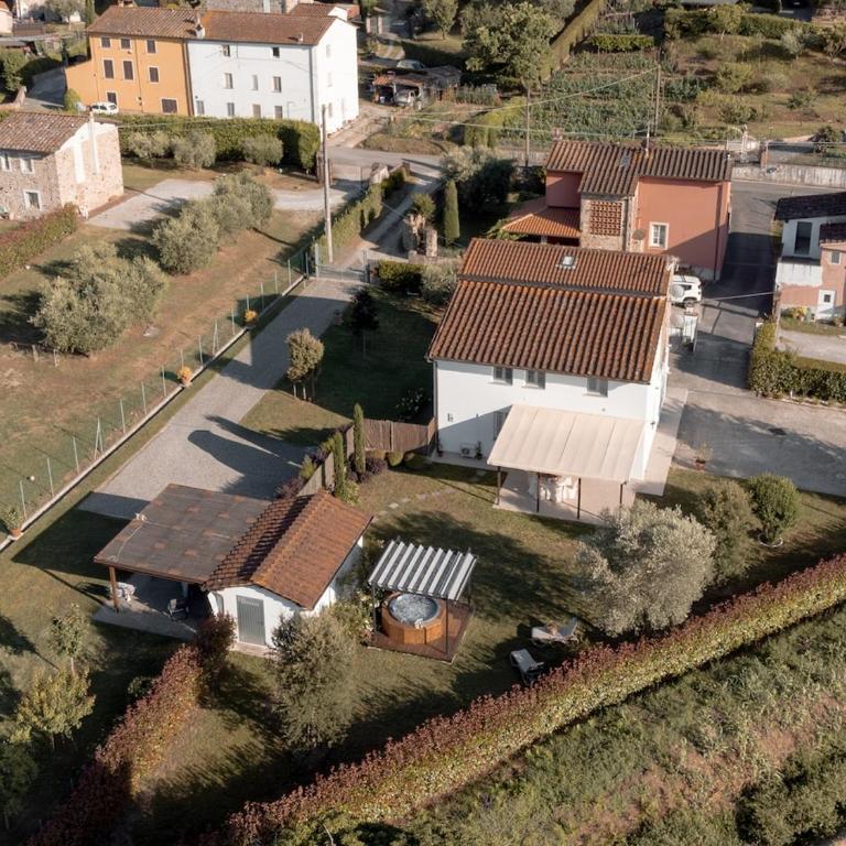 Casa Le Camelie idromassaggio e relax Lucca - Casa a Schiera con 2 Camere da Letto - 34