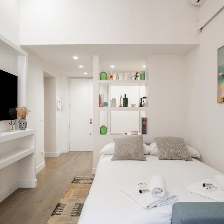 Luxury Roman Retreat- Colosseum - One-Bedroom Apartment - 8