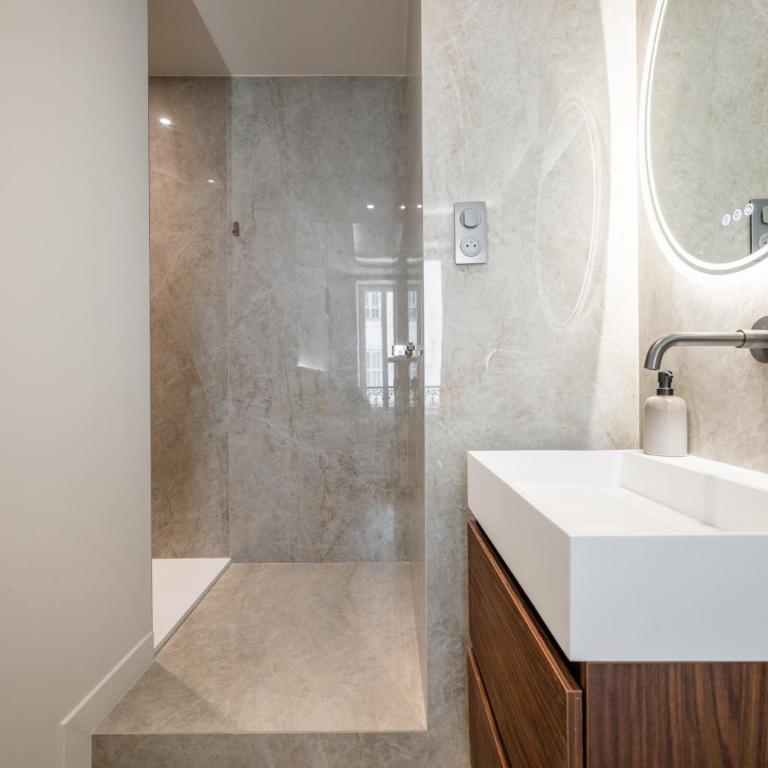 Luxueux, équipé en plein coeur de nice AC-PARKING - 4 ROOMS - Appartement - 17