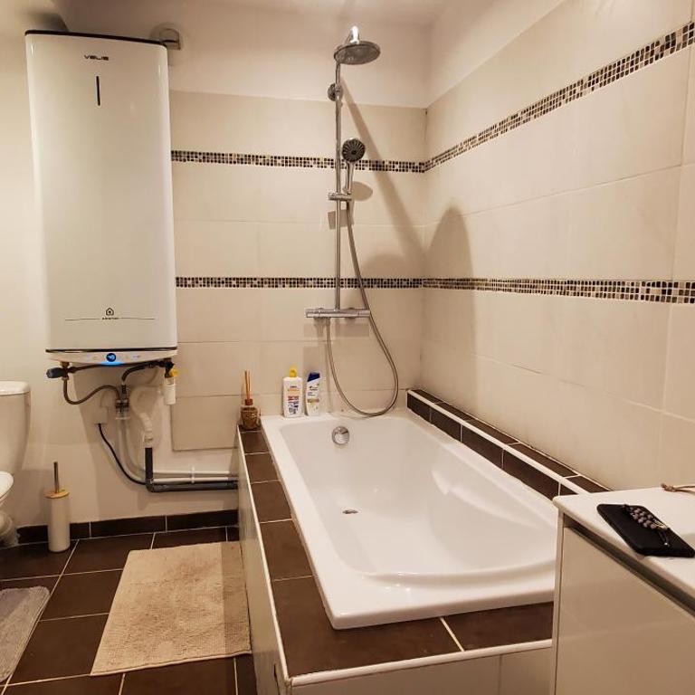 Appartement T3 proche intra-muros - Appartamento con 2 Camere da Letto e Balcone - 10