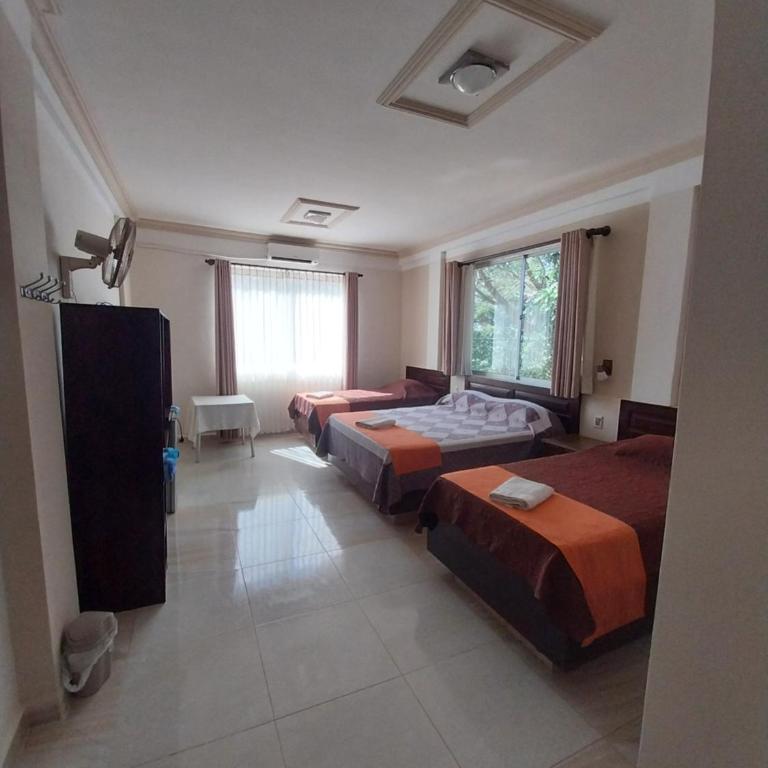 L J - Family Room - 1