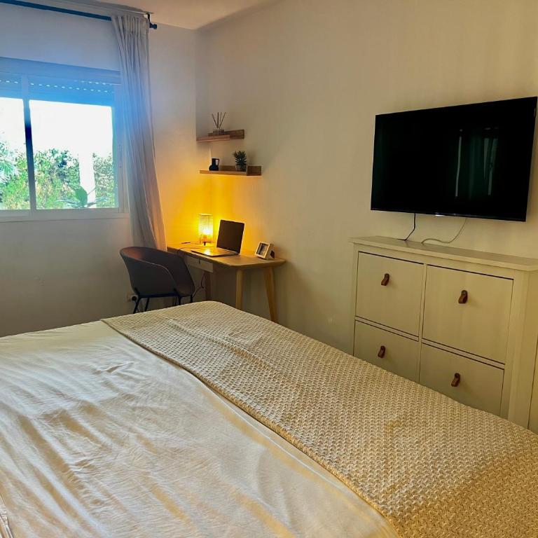 Impeccable large apartment with immense terrace and private garden overlooking the mountain, featuring 2 bedrooms and sleeping up to 4 guests located 100 meters from Plaza Maestranza - Apartamento de 2 dormitorios - 30