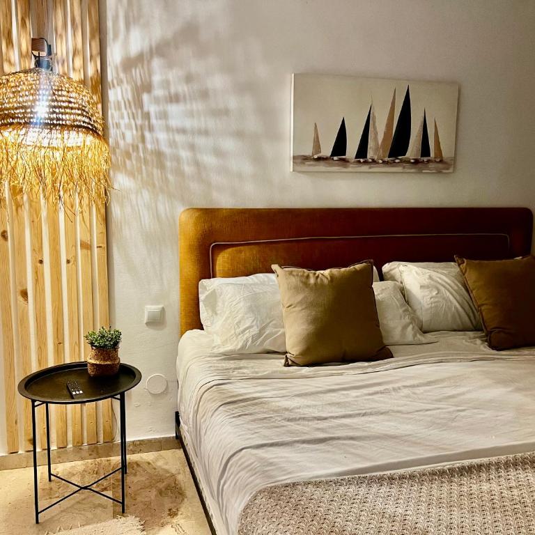 Impeccable large apartment with immense terrace and private garden overlooking the mountain, featuring 2 bedrooms and sleeping up to 4 guests located 100 meters from Plaza Maestranza - Apartamento de 2 dormitorios - 22